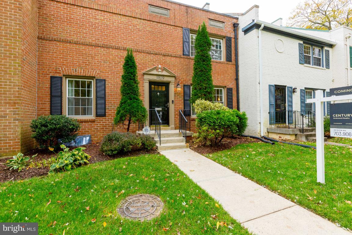 1809 Wainwright Drive Reston, VA 20190 - Photo 3 of 47 Gallery Image 3