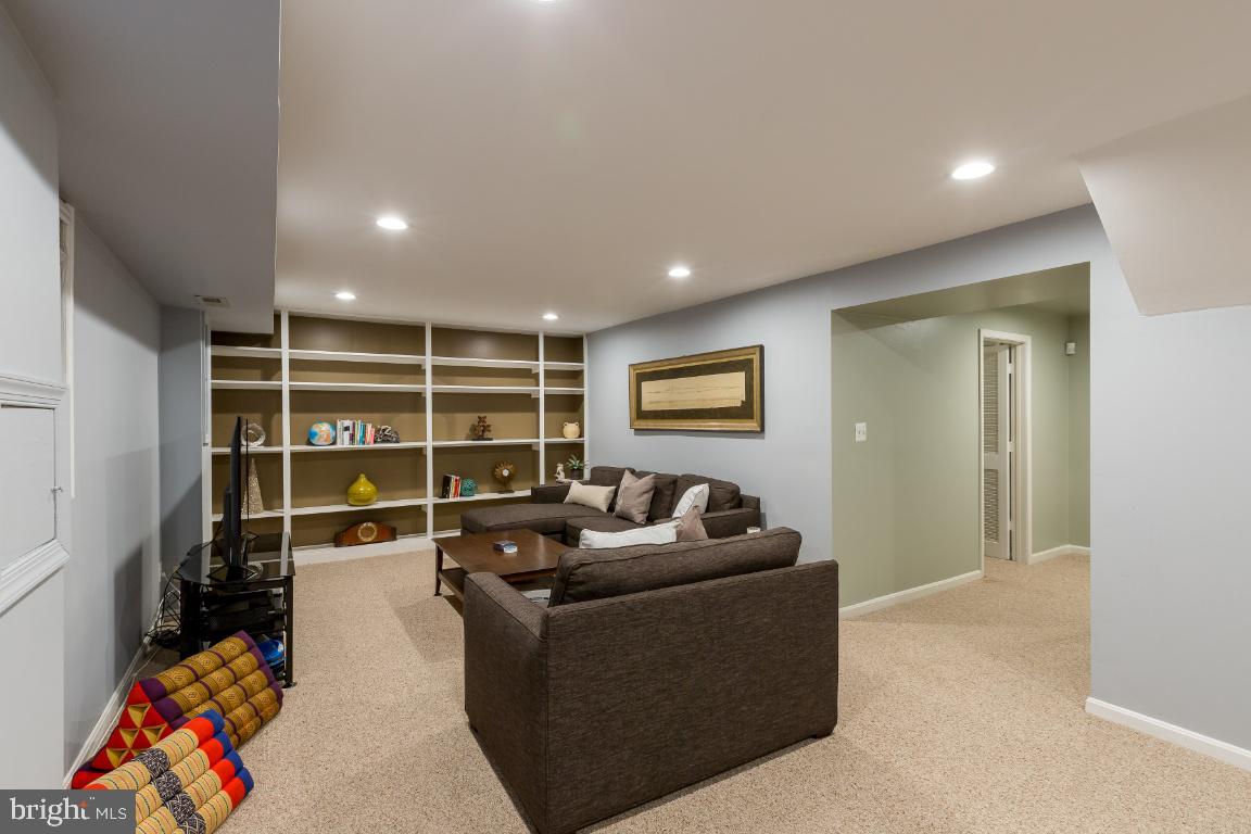 1809 Wainwright Drive Reston, VA 20190 - Photo 36 of 47 Gallery Image 36