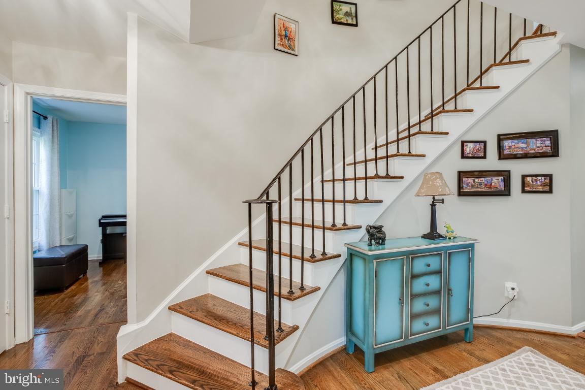 1809 Wainwright Drive Reston, VA 20190 - Photo 5 of 47 Gallery Image 5