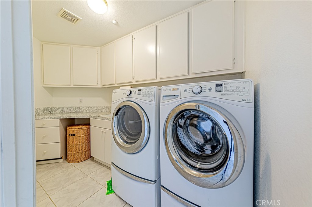 5423 Canmore Court Riverside, CA 92507 - Photo 42 of 58 a utility room with dryer and washer