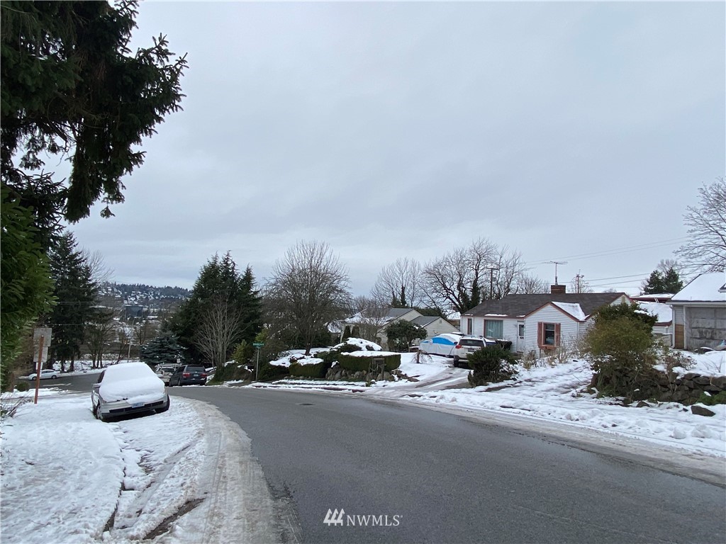 566 Bronson Way Northeast Renton, WA 98056 - Photo 2 of 4