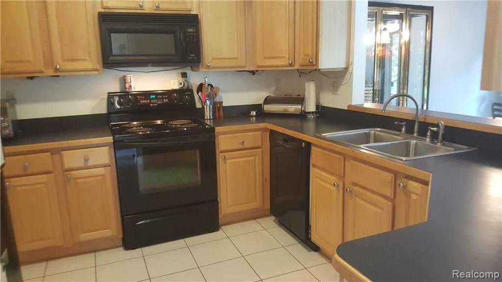 27830 Reo Road Grosse Ile, MI 48138 - Photo 14 of 31