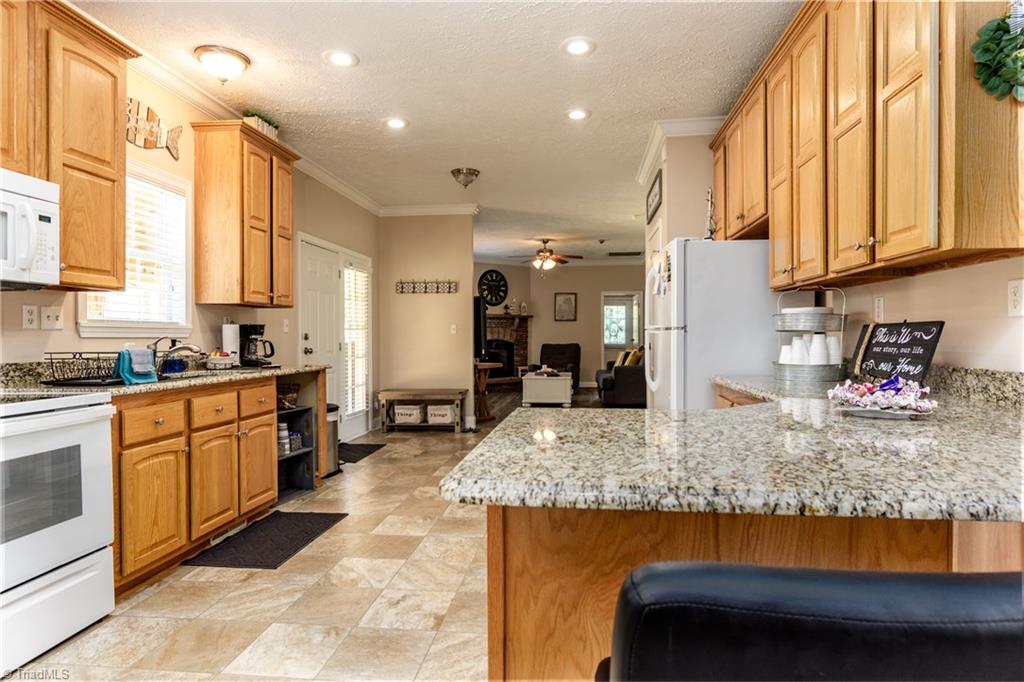 1015 Gordon Road Pinnacle, NC 27043 - Photo 13 of 21