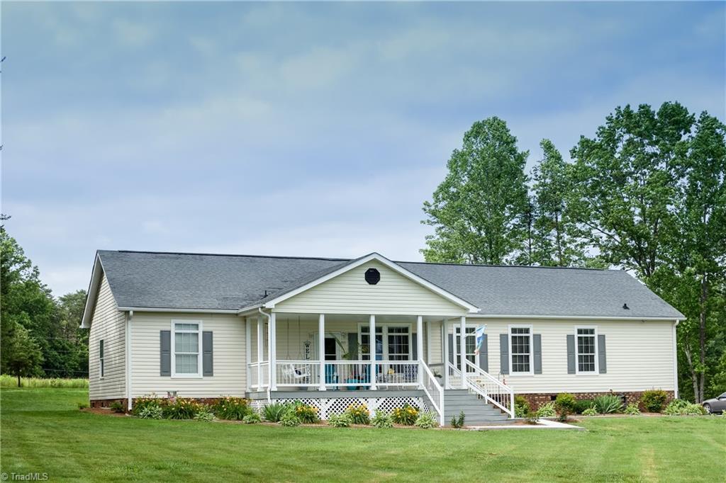 1015 Gordon Road Pinnacle, NC 27043 - Photo 3 of 21