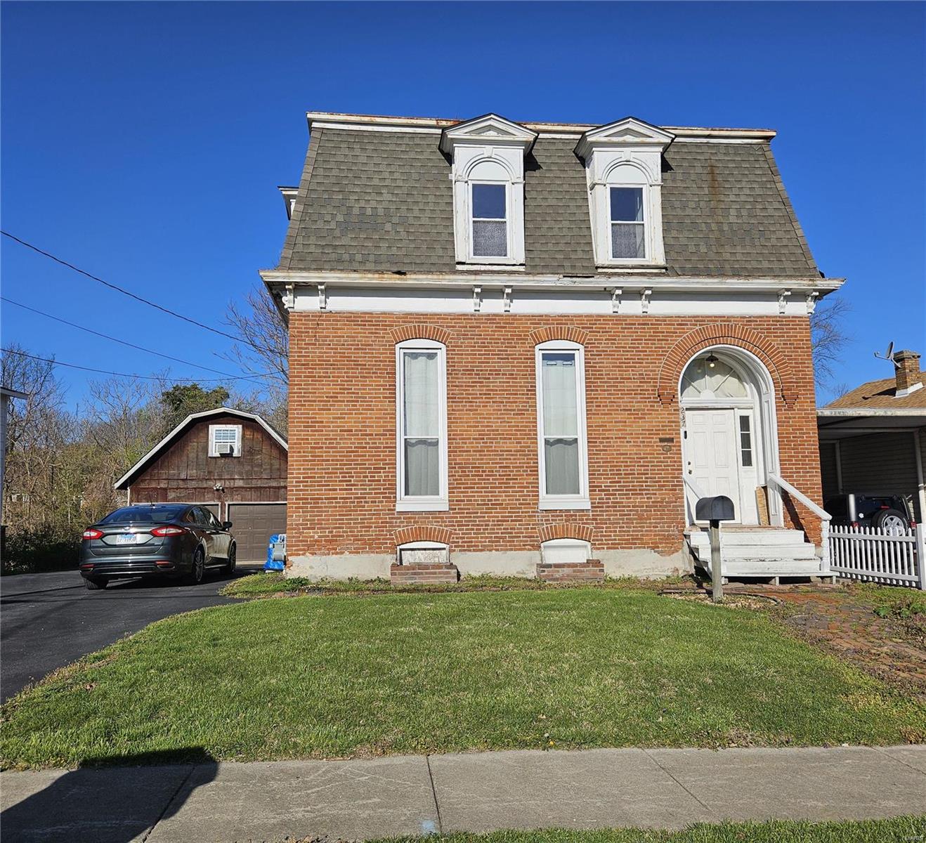 237 North Clinton Street Collinsville, IL 62234 - Photo 1 of 27