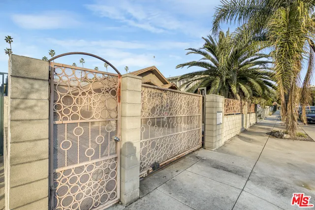 a view of a car park in front of house