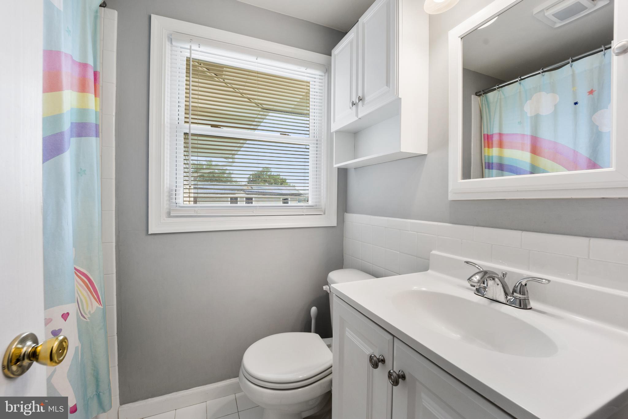 34 Tweed Road Levittown, PA 19056 - Photo 23 of 36 Hall bath with tub and shower