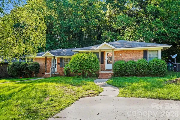 $399,500 | 4809 Malibu Drive, Charlotte, NC 28215