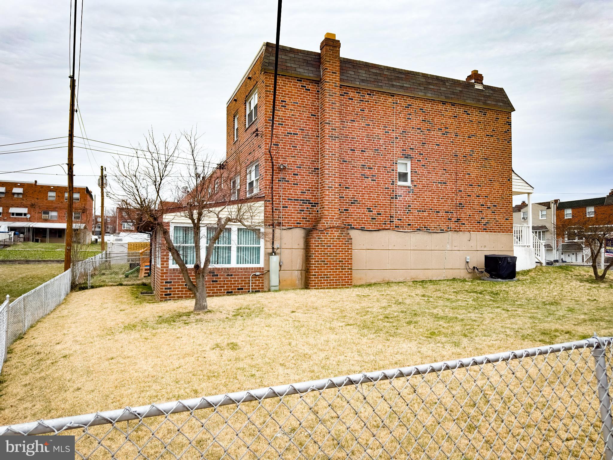 12839 Elnora Road Philadelphia, PA 19154 - Photo 34 of 34 Side exterior: Spacious yard.