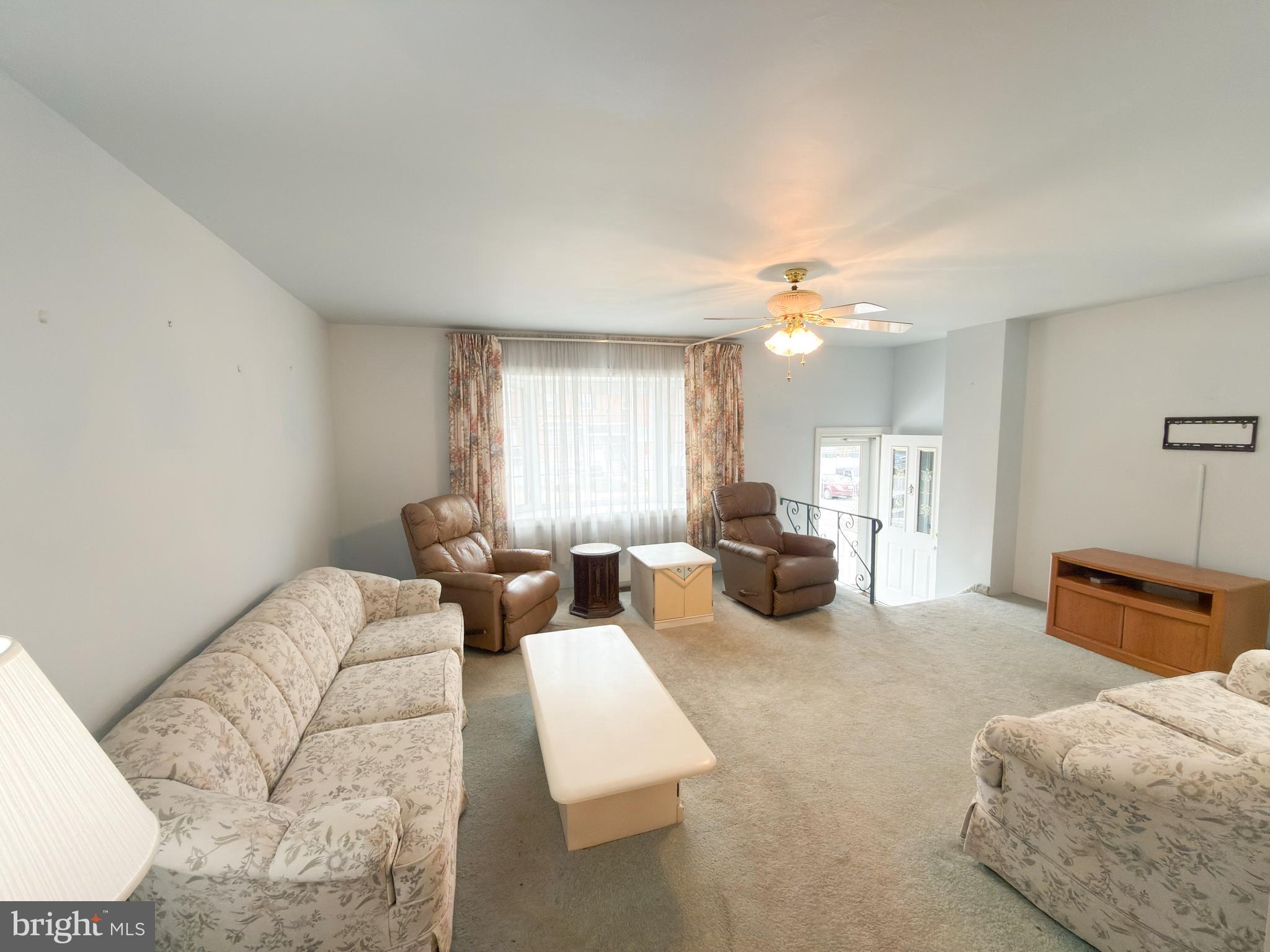 12839 Elnora Road Philadelphia, PA 19154 - Photo 5 of 34 Gallery Image 5