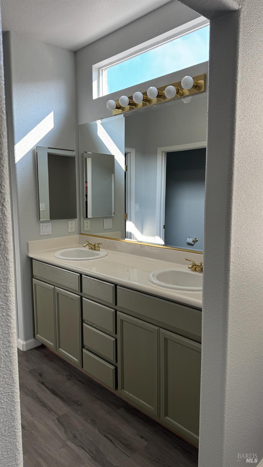 364 Whistling Straits Way Rio Vista, CA 94571 - Photo 15 of 28 Primary bathroom