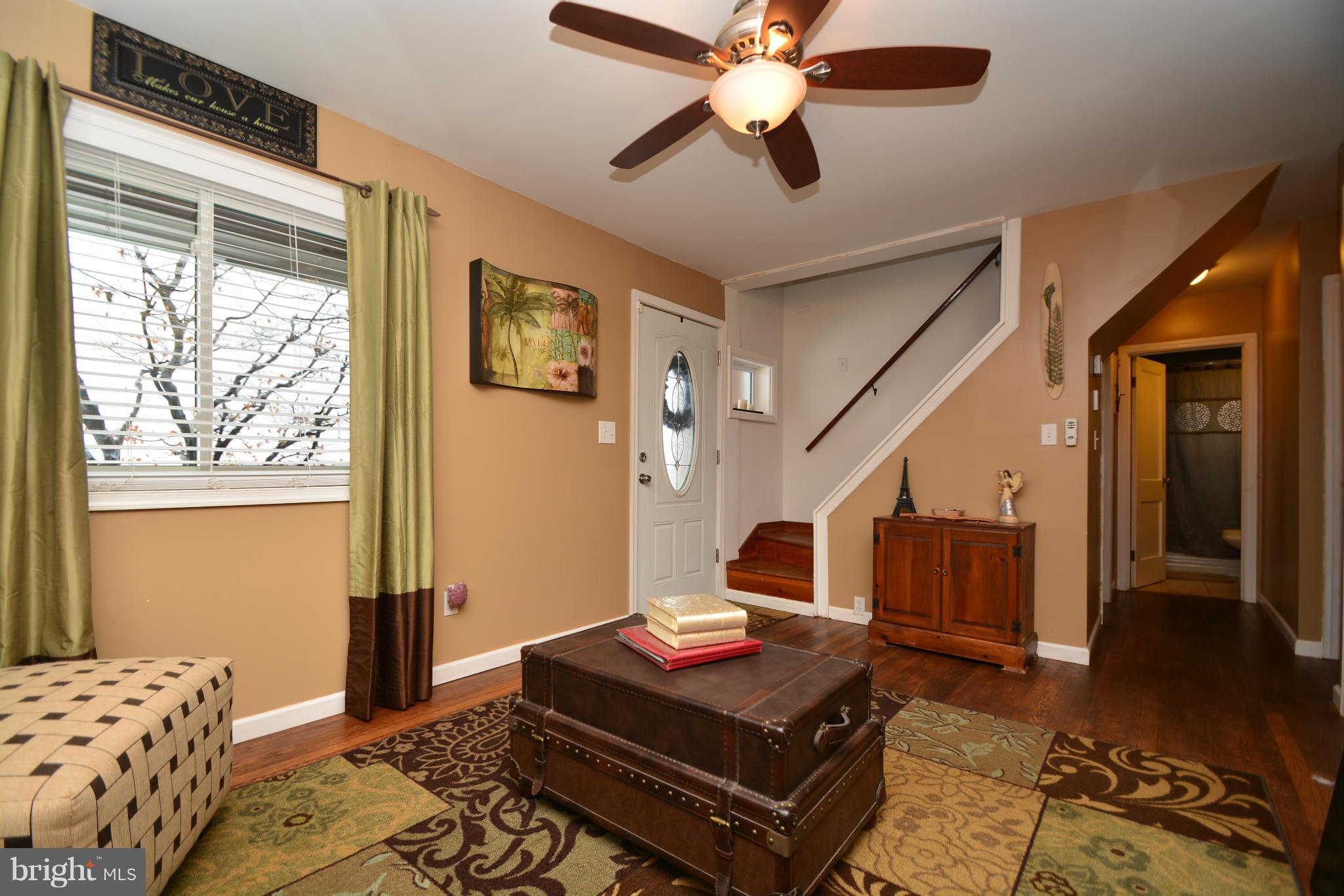 440 Old Home Road Baltimore, MD 21206 - Photo 11 of 30 Living Room