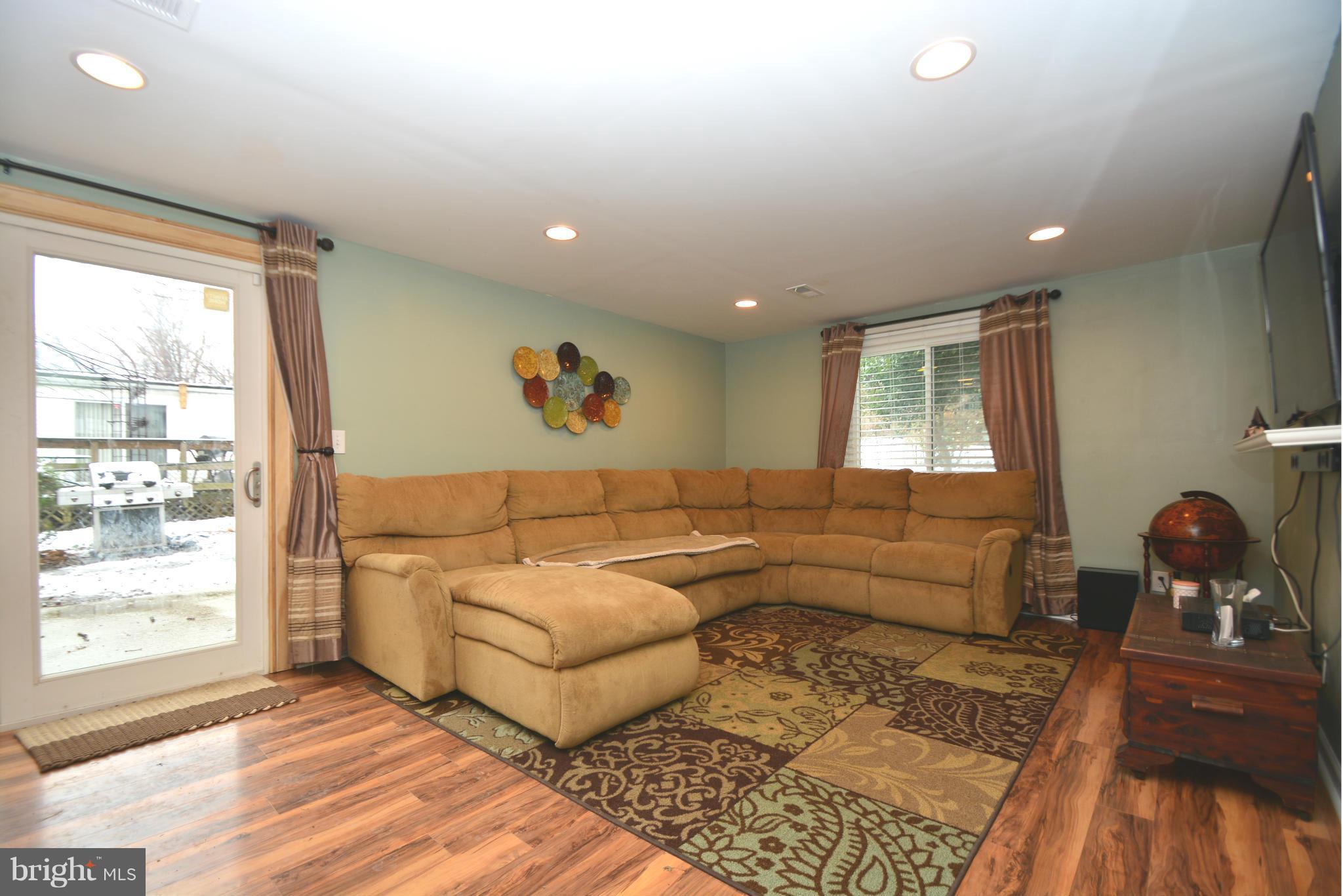 440 Old Home Road Baltimore, MD 21206 - Photo 14 of 30 Family Room