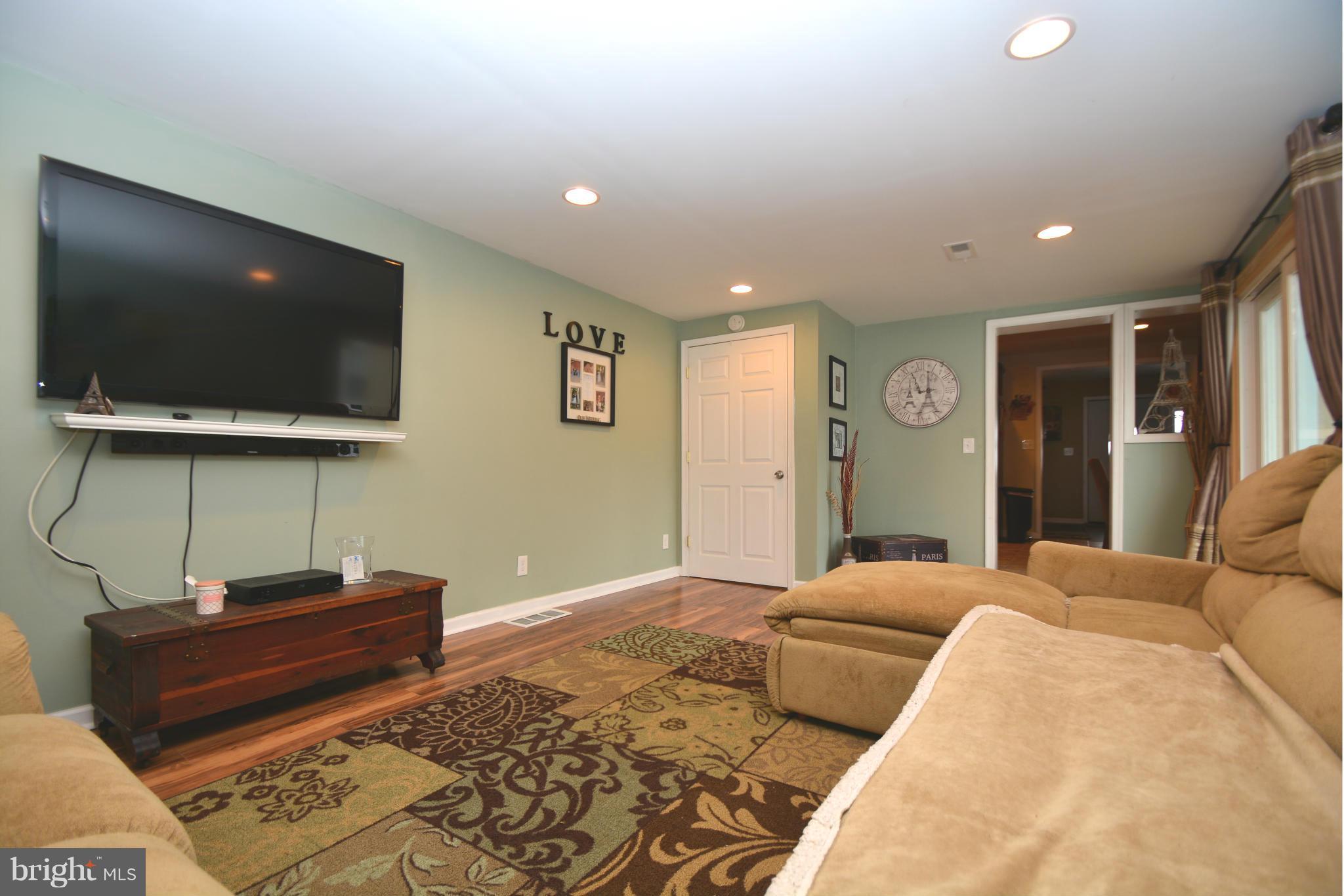 440 Old Home Road Baltimore, MD 21206 - Photo 15 of 30 Family Room