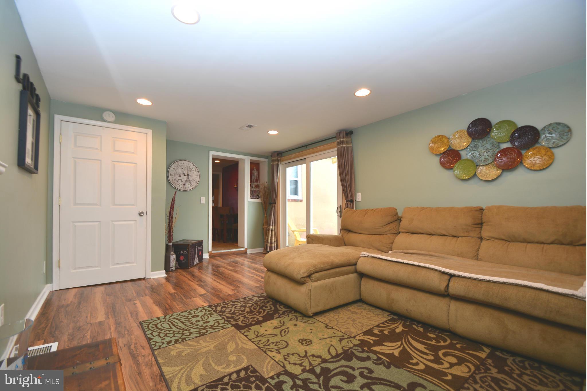 440 Old Home Road Baltimore, MD 21206 - Photo 16 of 30 Family Room
