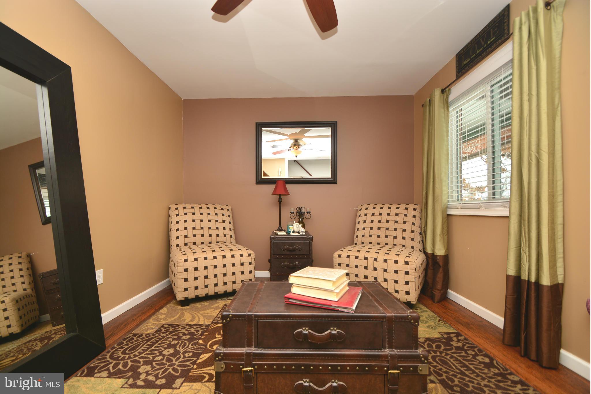 440 Old Home Road Baltimore, MD 21206 - Photo 7 of 30 Living Room
