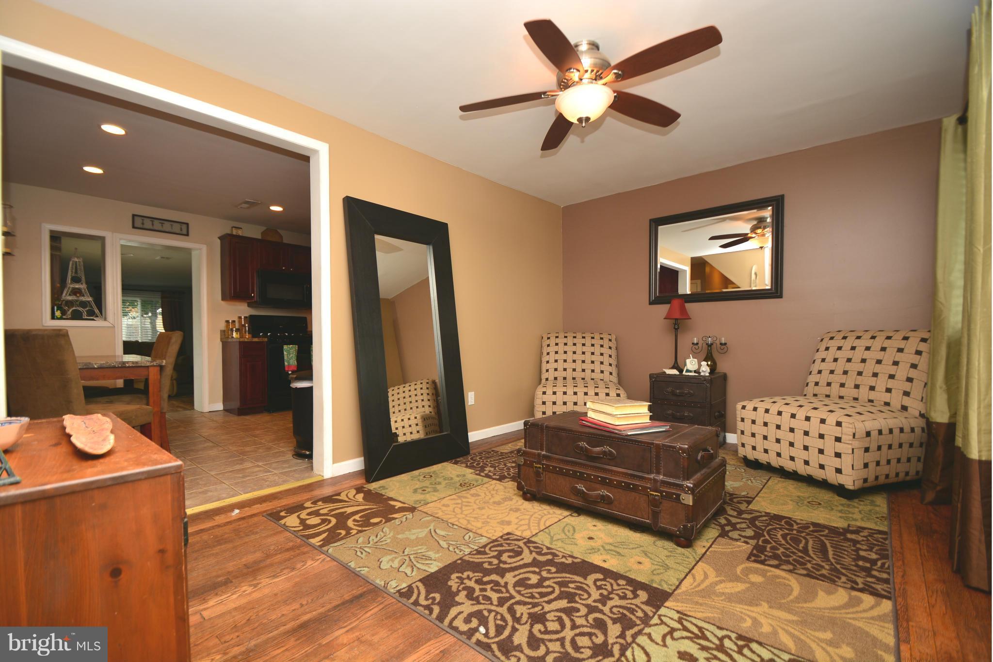 440 Old Home Road Baltimore, MD 21206 - Photo 8 of 30 Living Room
