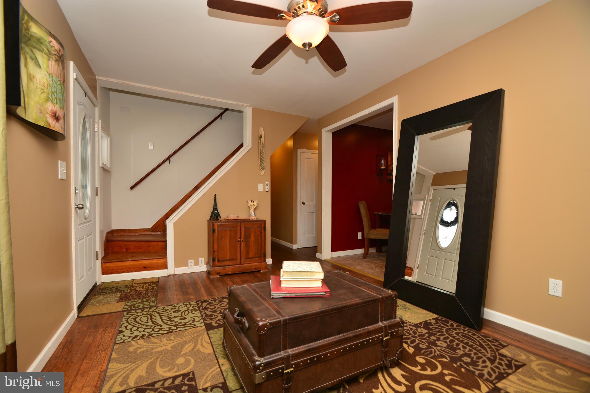 440 Old Home Road Baltimore, MD 21206 - Photo 10 of 30 Living Room
