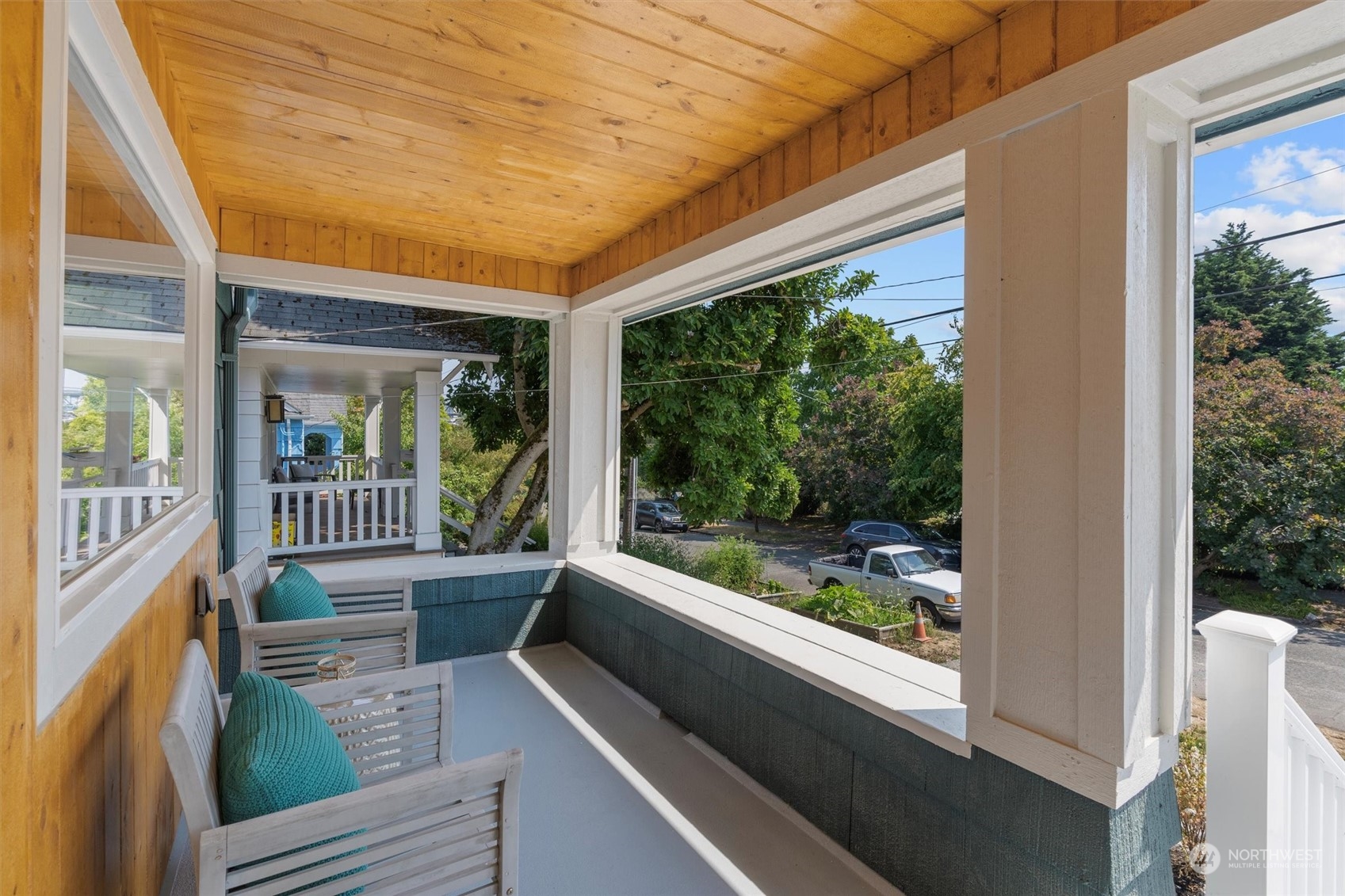 2204 North 38th Street Seattle, WA 98103 - Photo 4 of 40