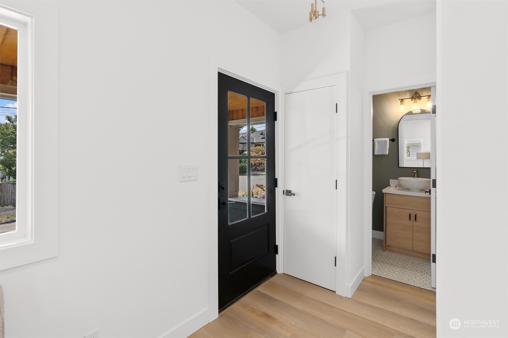 2204 North 38th Street Seattle, WA 98103 - Photo 5 of 40