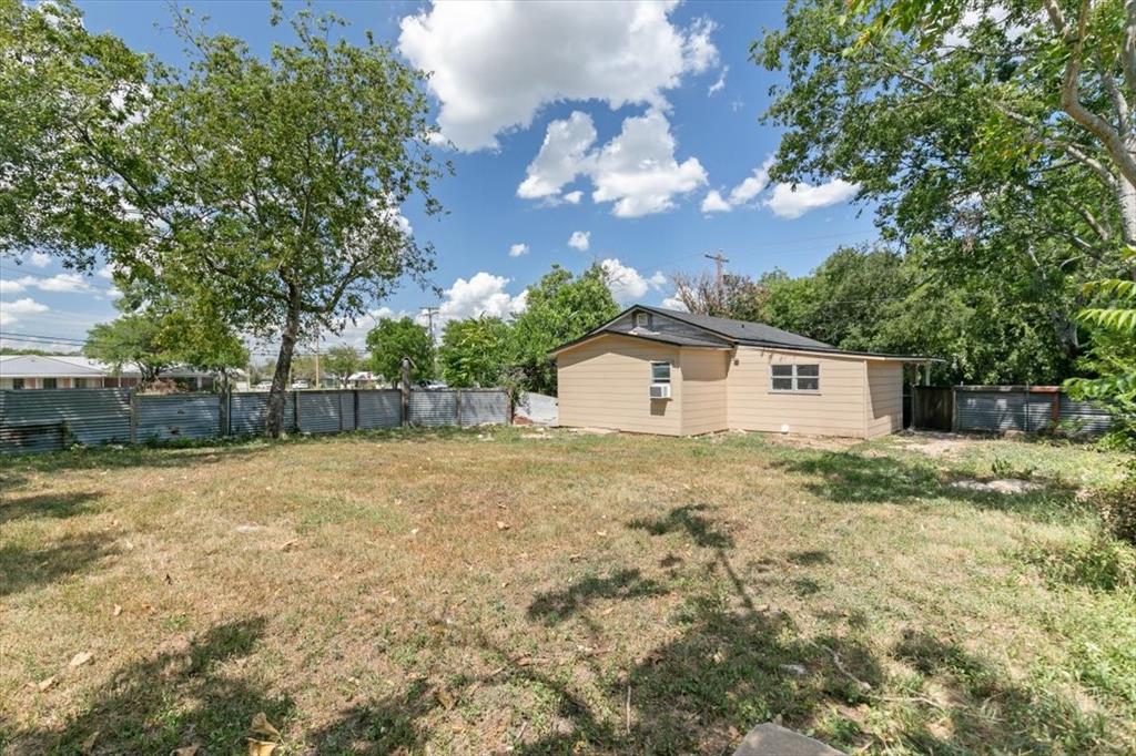304 South Colorado Street Whitney, TX 76692 - Photo 16 of 32 a house view with backyard space