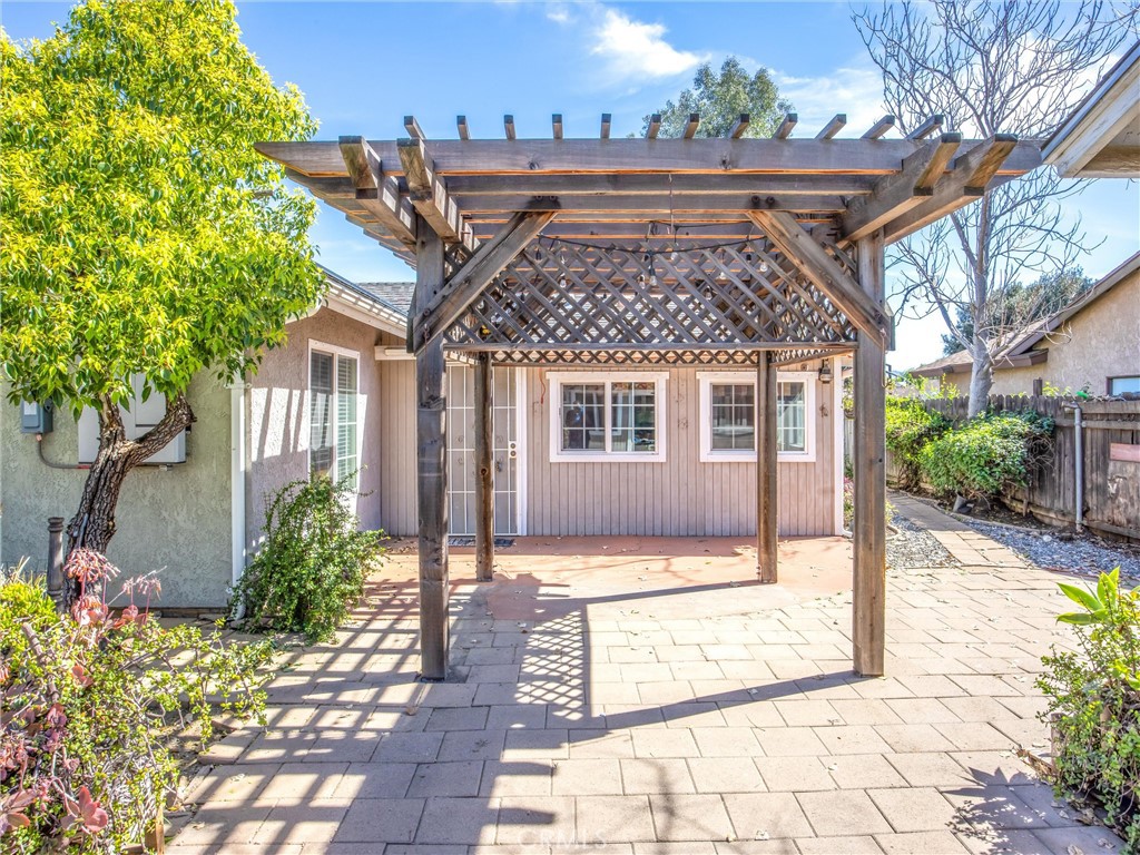 1539 Robyn Street Redlands, CA 92374 - Photo 31 of 47 a view of a patio with table and chairs and potted plants