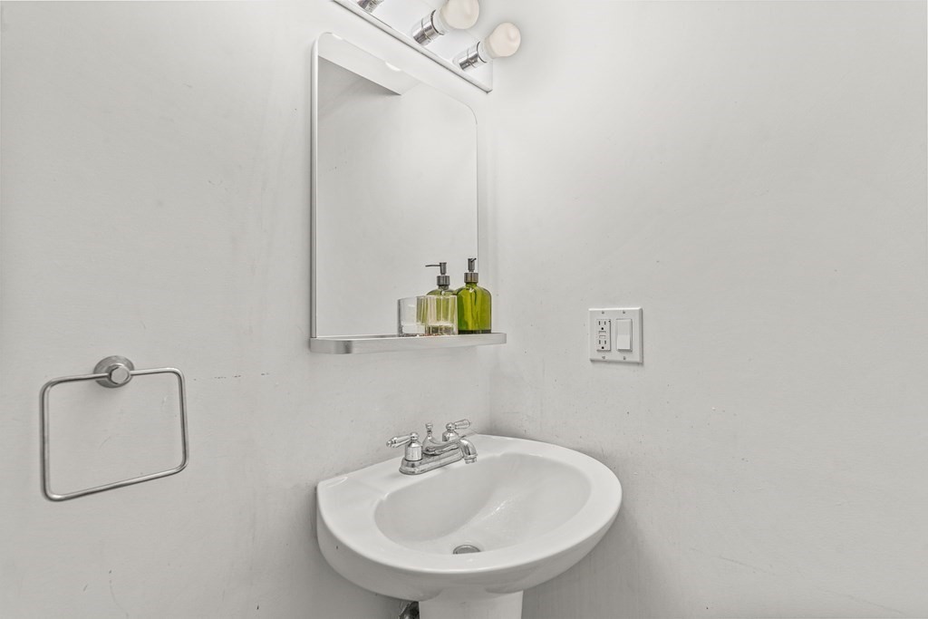55 Kelly Road, Unit 1 Cambridge, MA 02139 - Photo 17 of 27 Gallery Image 17
