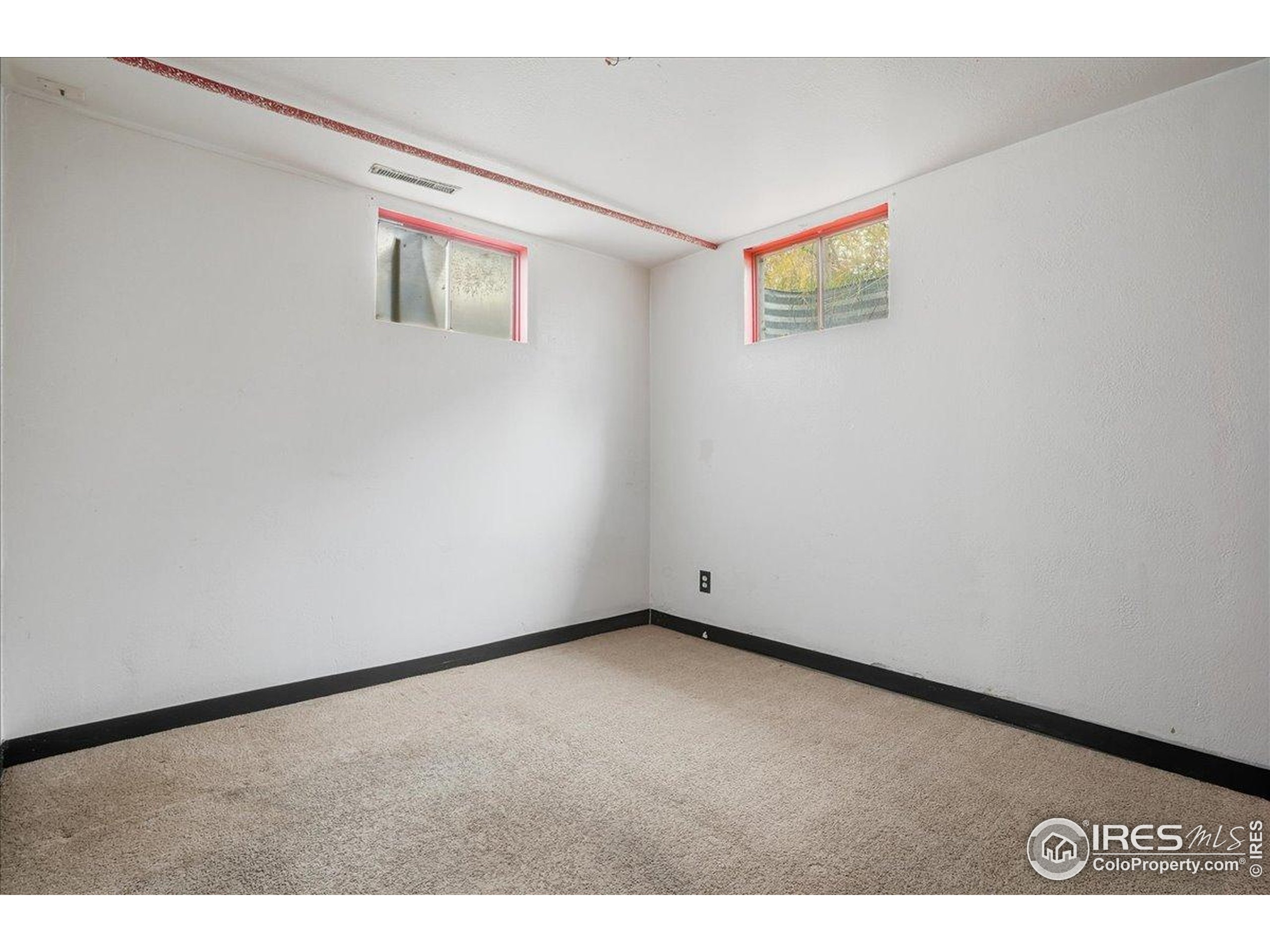 1113 Fairview Drive Fort Collins, CO 80521 - Photo 28 of 35 a view of an empty room