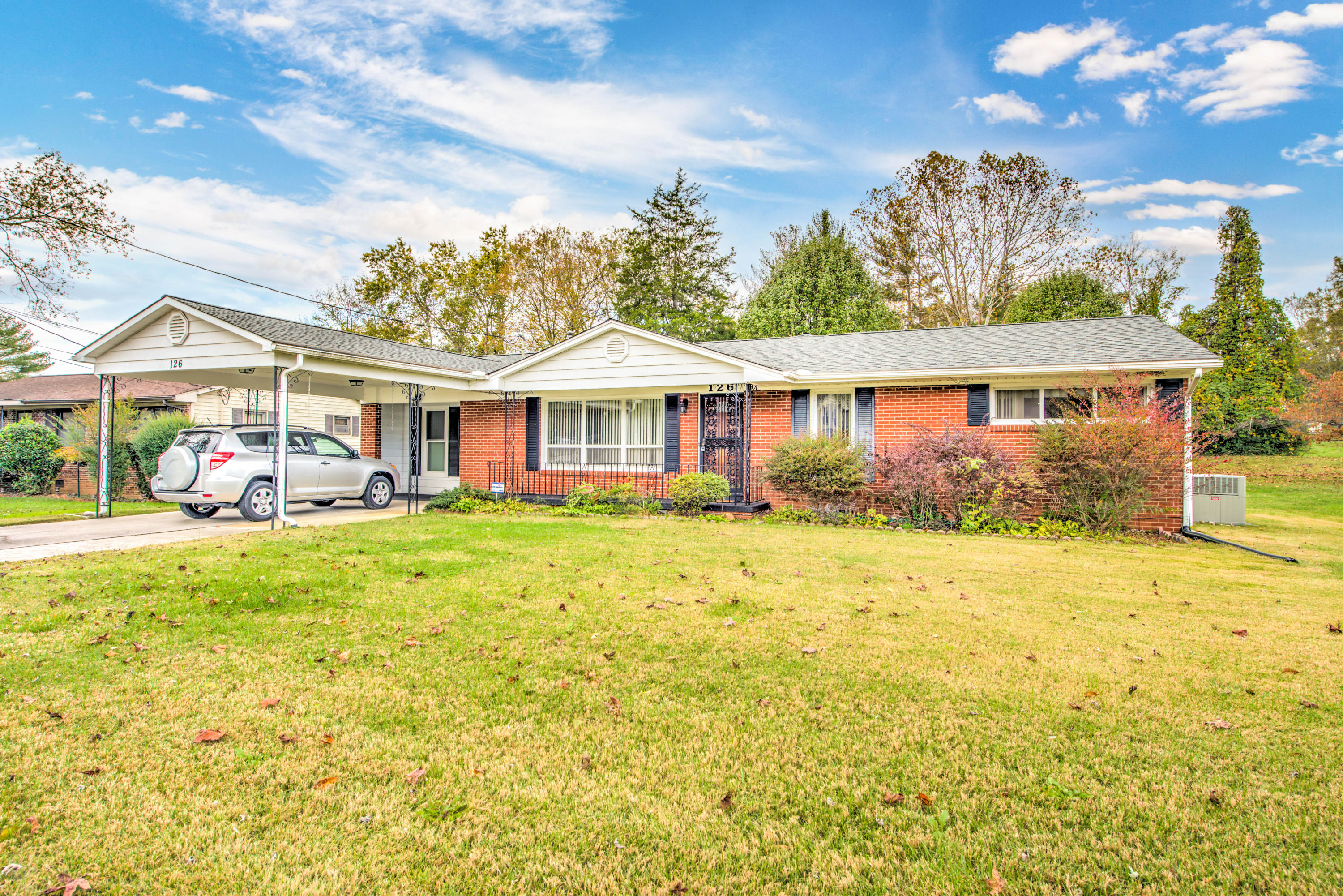 126 West Lincoln Road Oak Ridge, TN 37830 - Photo 2 of 30 2