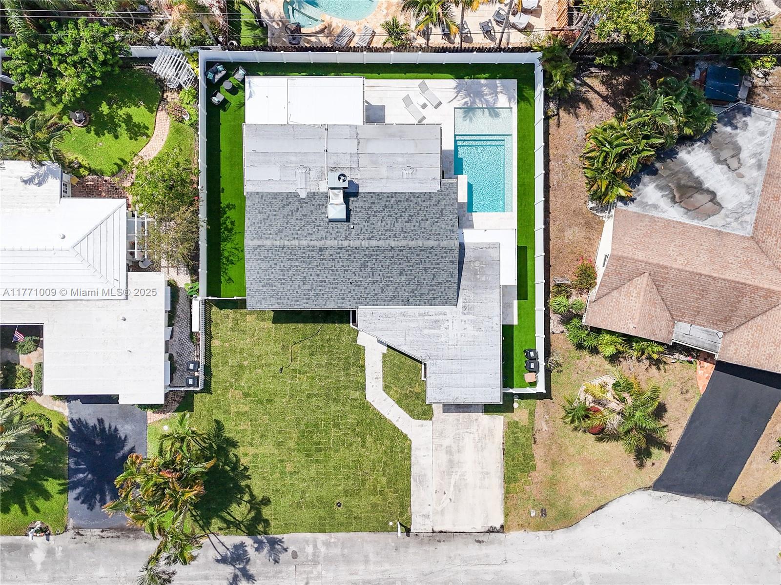 1990 Northeast 35th Street Lighthouse Point, FL 33064 - Photo 31 of 36 Gallery Image 31