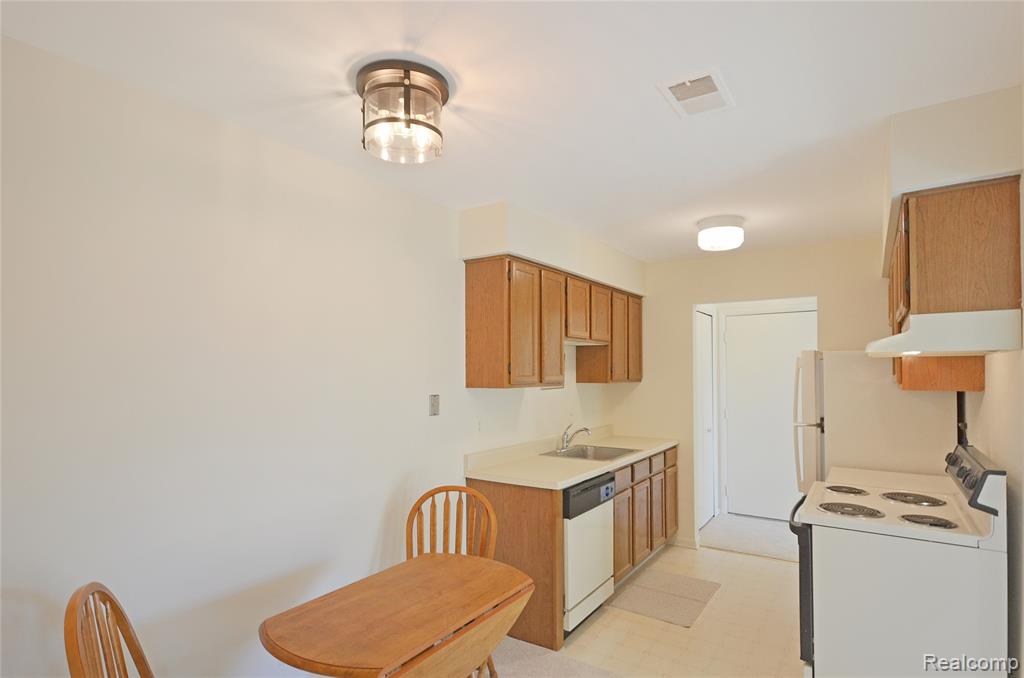 43298 Mound Road, Unit 40 Sterling Heights, MI 48314 - Photo 8 of 18 Gallery Image 8