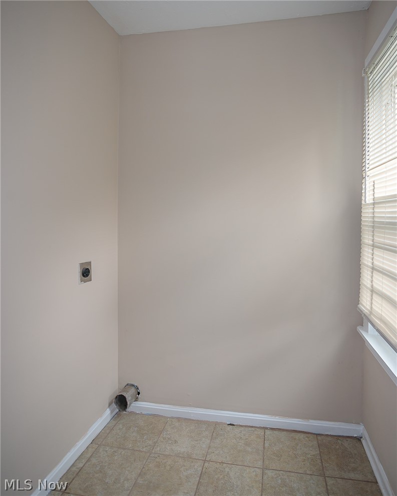 390 Arbor Road Cleveland, OH 44108 - Photo 6 of 33 Gallery Image 6