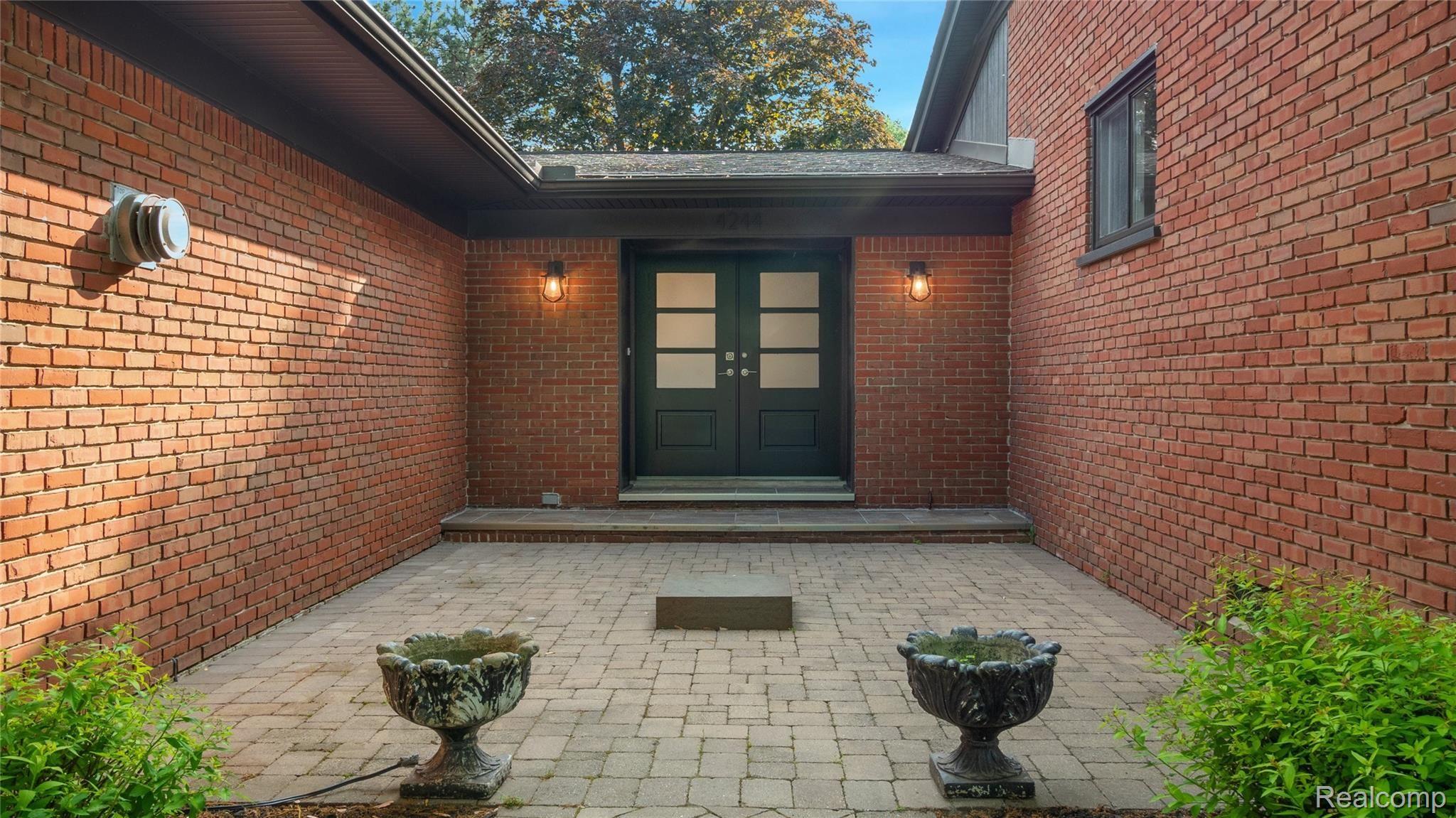 4244 Fieldbrook Road West Bloomfield, MI 48323 - Photo 38 of 43 002-4244-fieldbrook-rd-w-bloomfield-mi-48323-029.jpg