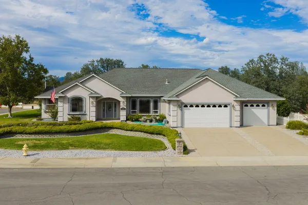 $769,000 | 19408 Titleist Way, Redding, CA 96003