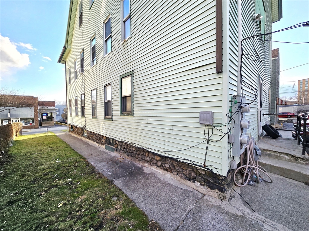 29 Cambridge Street Worcester, MA 01603 - Photo 2 of 38