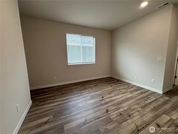$1,300 | 5941 Great Gln Road Southwest, Unit B, Port Orchard, WA 98367