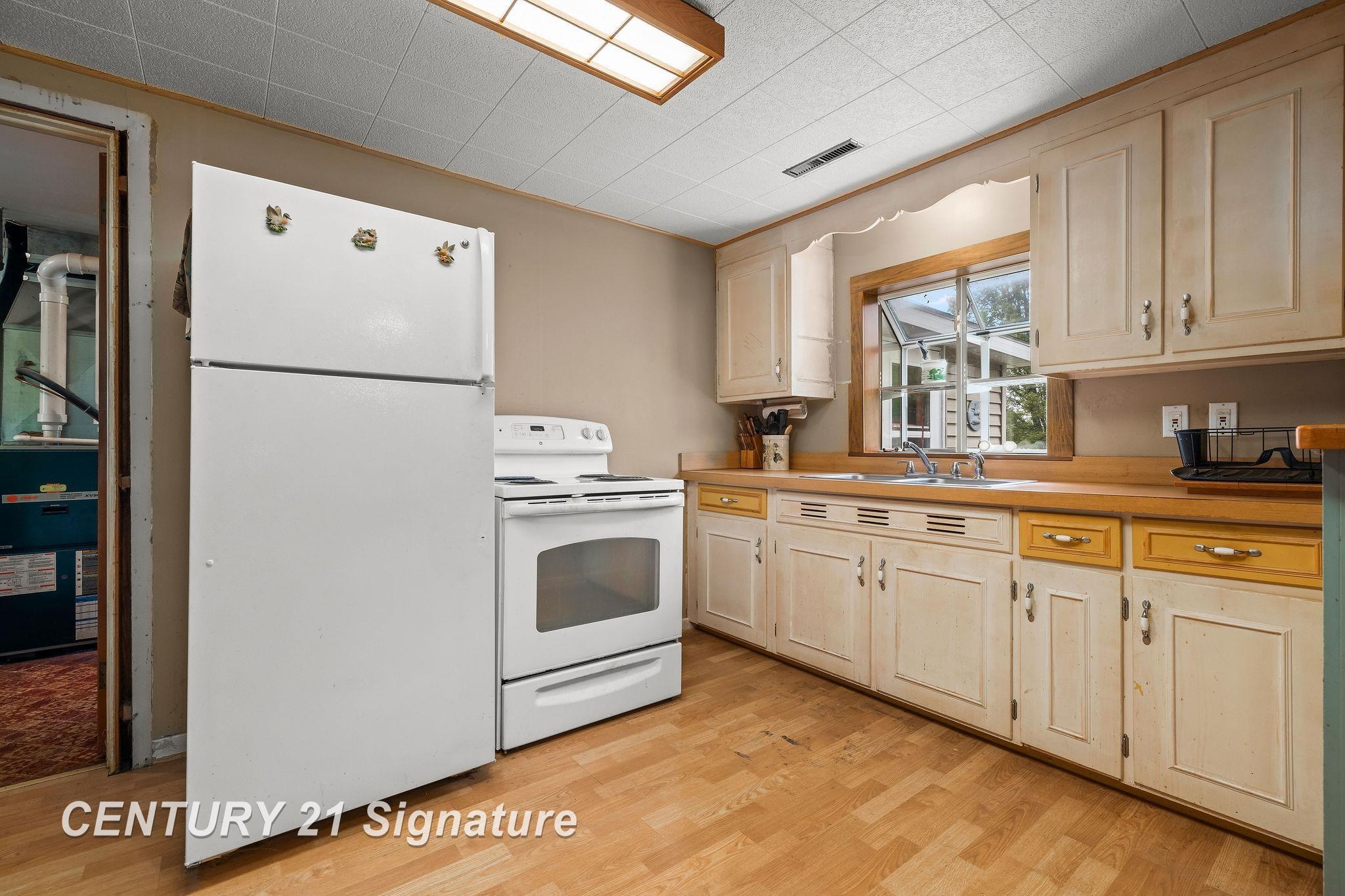 8430 McCarty Road Saginaw, MI 48603 - Photo 7 of 37 Kitchen