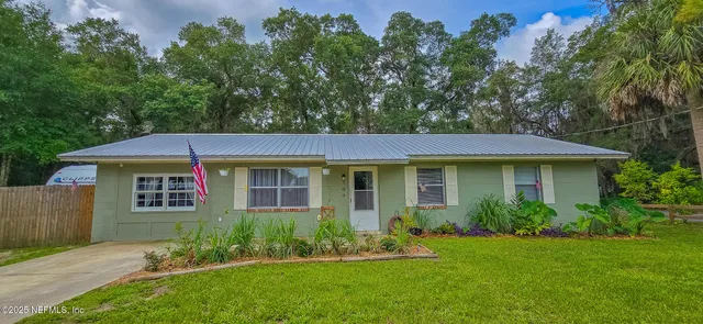 a view of a house with a yard