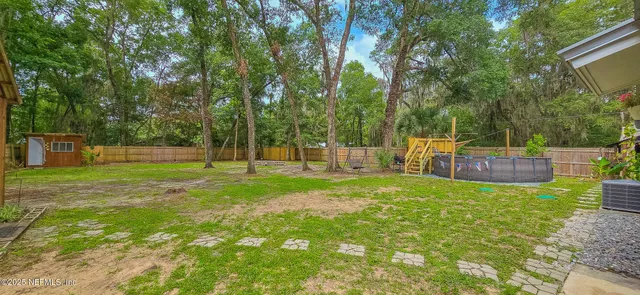 a view of a yard with a house