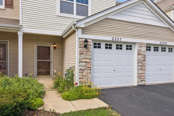 $240,000 | 2257 Flagstone Lane, Carpentersville, IL 60110