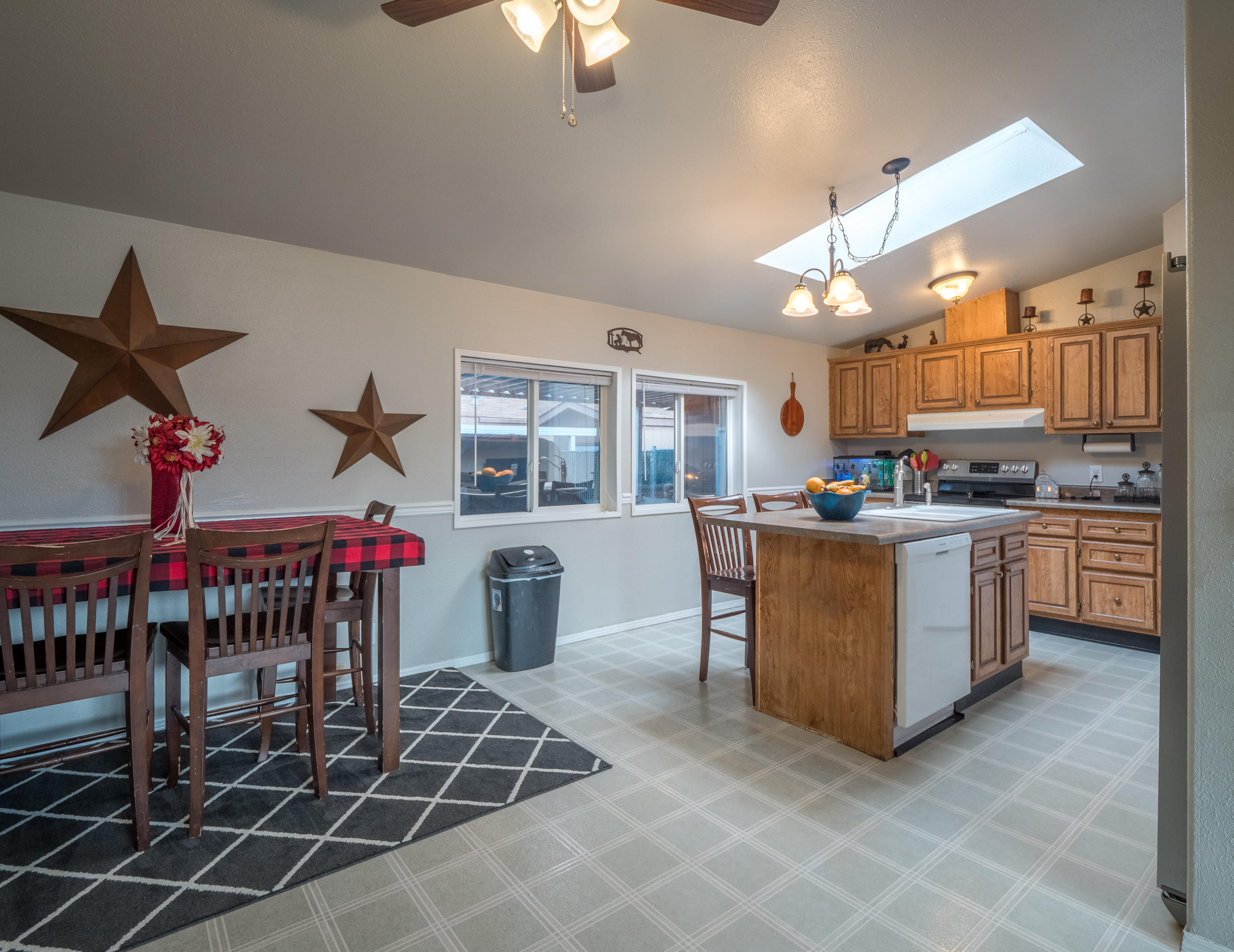 2367 Evan Way Central Point, OR 97502 - Photo 6 of 27 Kitchen 1