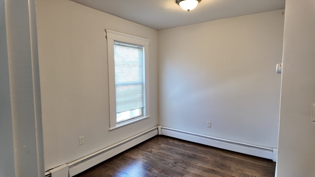 294 Windsor Street, Unit 2 Cambridge, MA 02139 - Photo 7 of 13 an empty room with a window