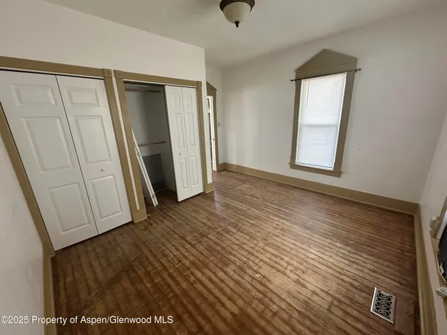 a view of a backyard with wooden floor