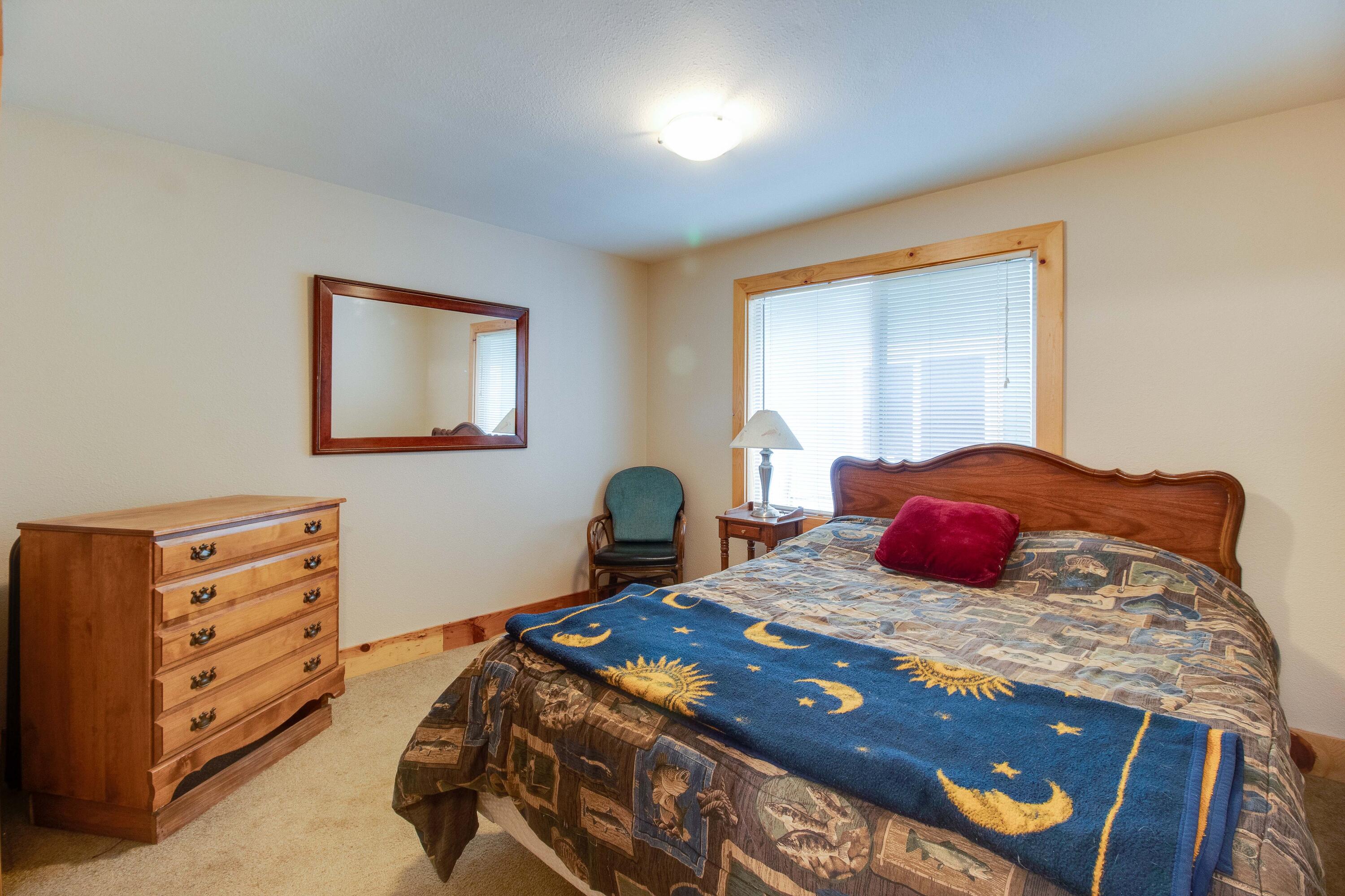 52645 Ranch Drive La Pine, OR 97739 - Photo 21 of 38 Guest Bedroom 2