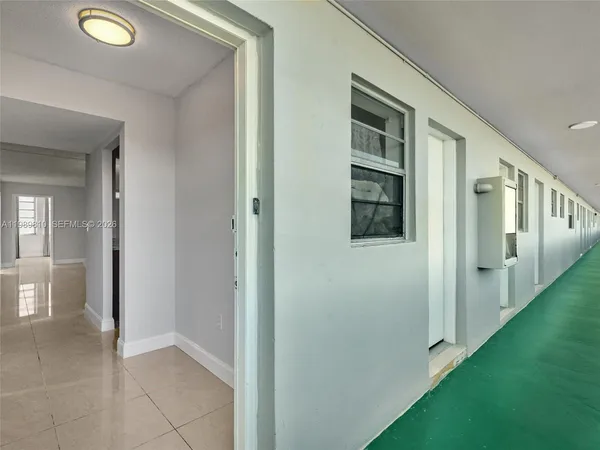 $2,000 | 1770 Northeast 191st Street, Unit 5001, Miami, FL 33179