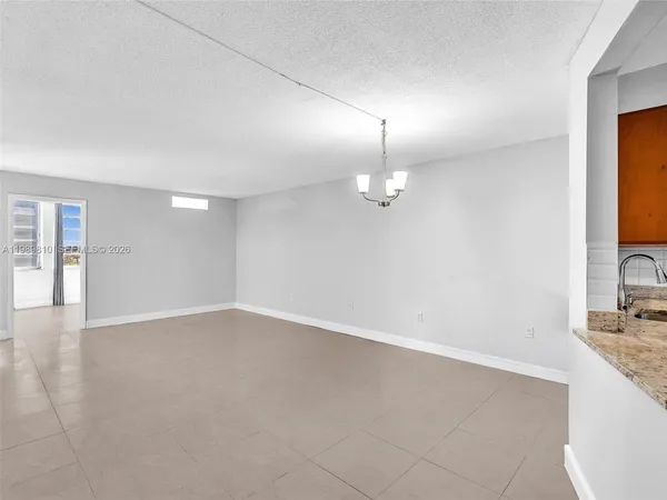 $2,000 | 1770 Northeast 191st Street, Unit 5001, Miami, FL 33179