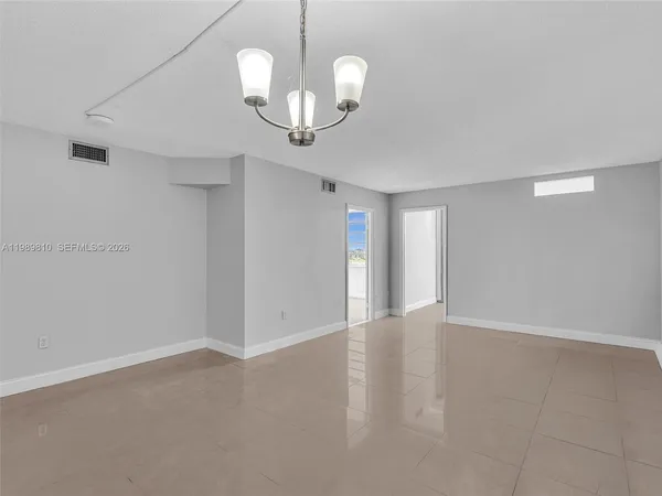 $2,000 | 1770 Northeast 191st Street, Unit 5001, Miami, FL 33179