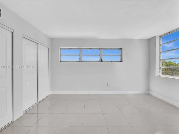 $2,000 | 1770 Northeast 191st Street, Unit 5001, Miami, FL 33179