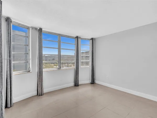 $2,000 | 1770 Northeast 191st Street, Unit 5001, Miami, FL 33179