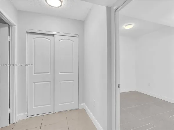 $2,000 | 1770 Northeast 191st Street, Unit 5001, Miami, FL 33179